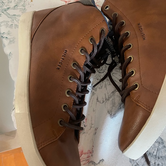 Tommy Hilfiger Chukka boots color Caramel. Never used. Brand new. - Picture 3 of 5
